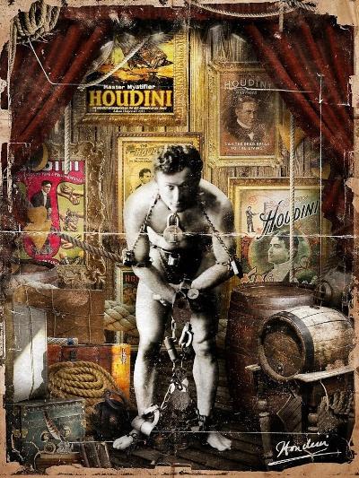 Qui a tué Harry Houdini ?::<i class="fa fa-lock" aria-hidden="true" style="color:#c6832f;font-size:30px;background-color:#FFFFFF;border-radius:30px;padding:10px;"></i><br/>Un escape game nomade clé en main pour jouer en famille ou entre amis. Saurez-vous percer le secret de la mort de Harry Houdini en résolvant toutes les énigmes et en défiant notre magicien ?