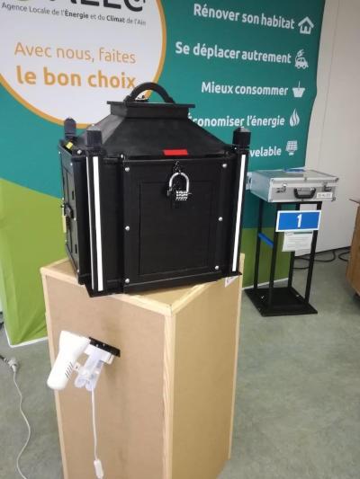 Un escape game sur mesure::<i class="fa fa-map" aria-hidden="true" style="color:#c38d32;font-size:30px;background-color:#FFFFFF;border-radius:30px;padding:10px;"></i><br/>Mettez en valeur vos produits, vos concepts ou votre marque en personnalisant notre escape game pour créer du lien entre vos collaborateurs.